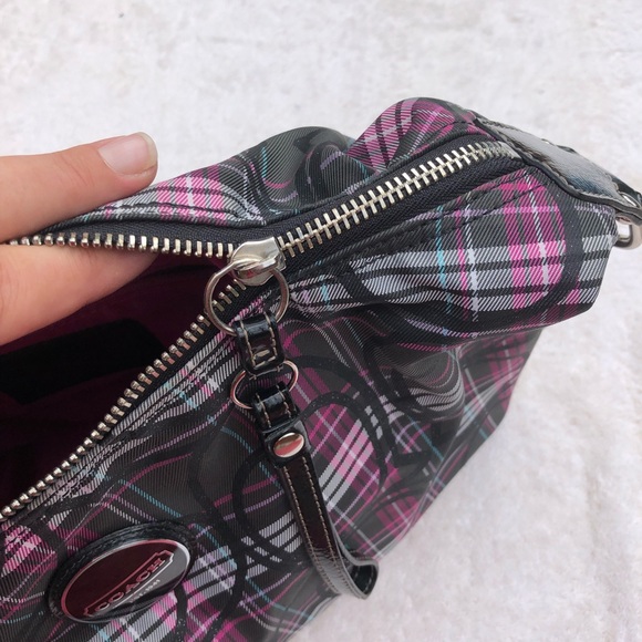 Coach plaid shoulder bag. Excellent condition. - Picture 8 of 8
